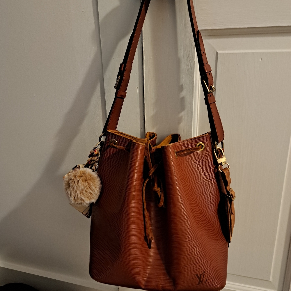 Vintage Epi Leather LV Louie Vuitton bucket bag